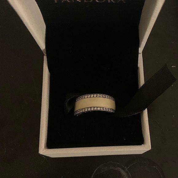 Pandora Ring - Picture 1 of 1